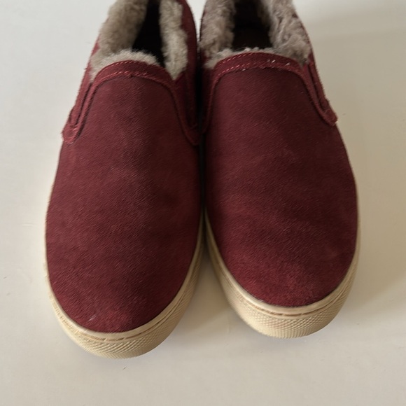 Cougar Women’s 7 Burgundy Slip-On Shoes Cozy Suede Shearling Warm Fall Spring - Picture 7 of 9